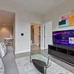 Modern Apartment Back Bay