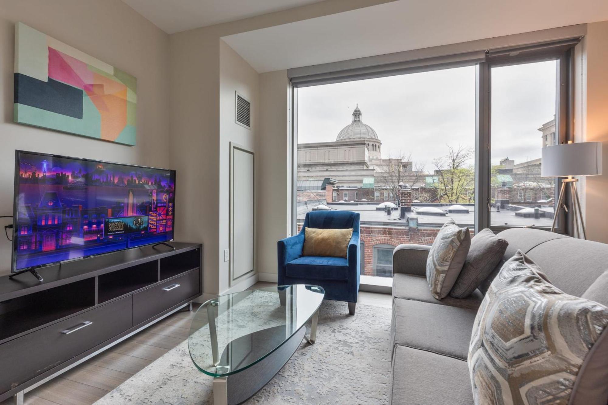 Modern Back Bay Apartment *